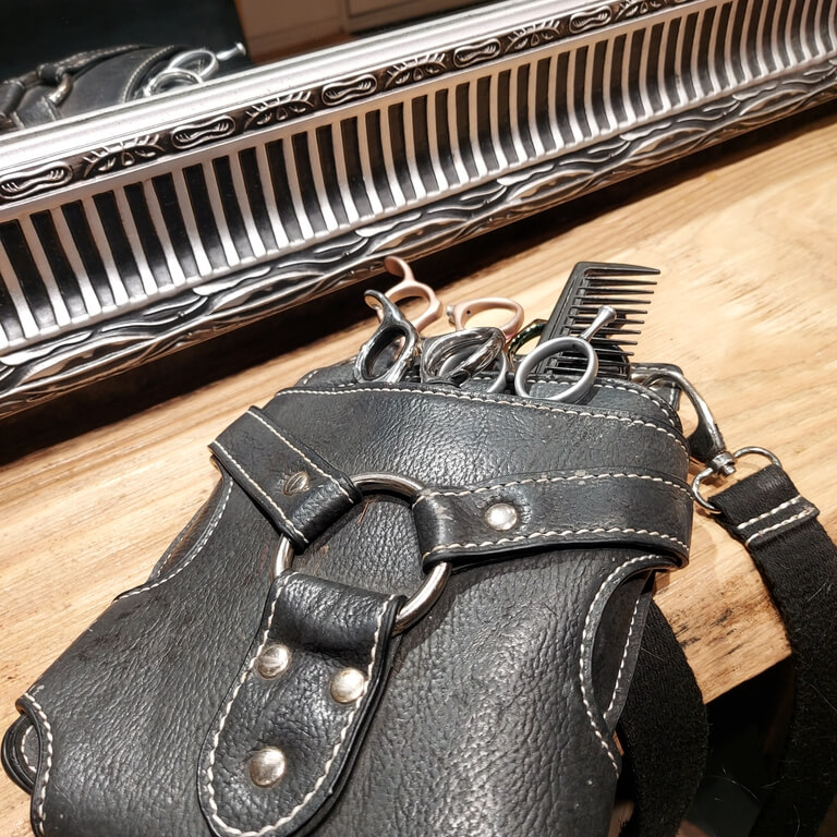 bolso de peluquera como símbolo de o2 ilea peluquería orgánica