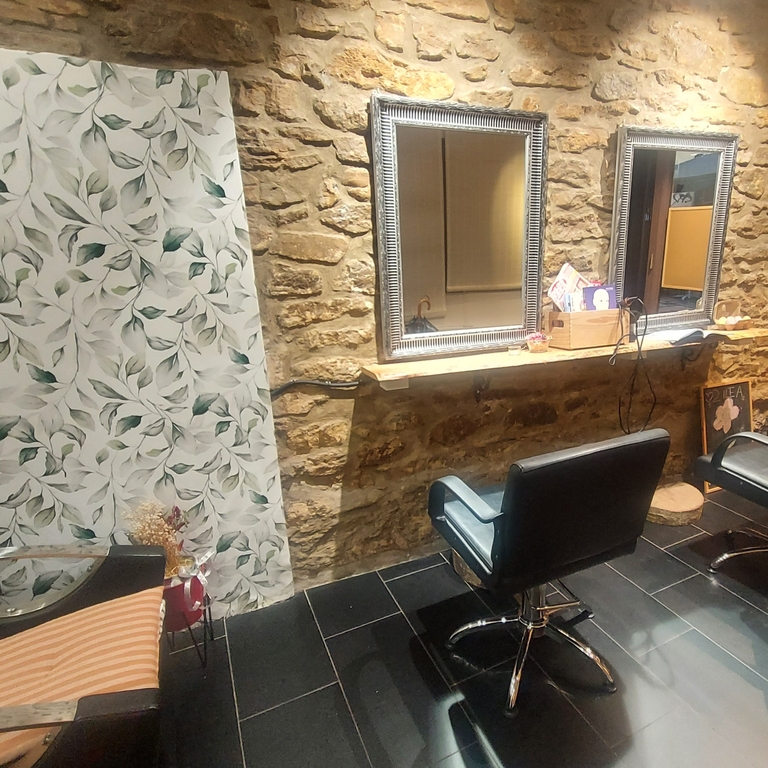 Interior del salón de peluquería O2 Ilea